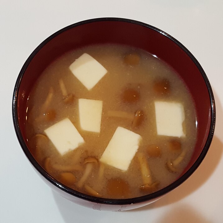 お味噌汁の具 なめこと豆腐 レシピ 作り方 By 農家の嫁 楽天レシピ お味噌汁の具 なめこと豆腐 レシピ 作り方 By 農家の嫁 楽天レシピ